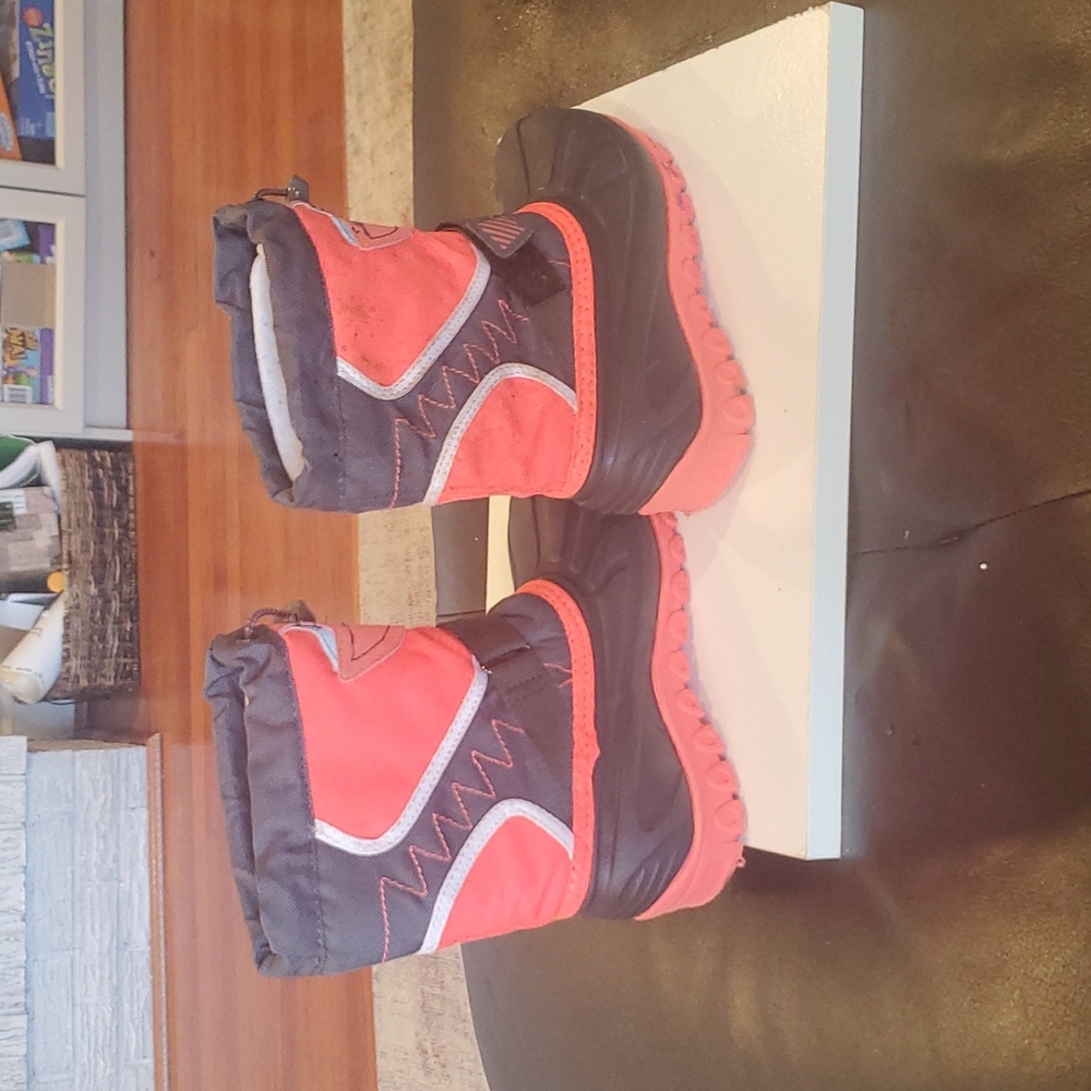Snow boots toddler size 9